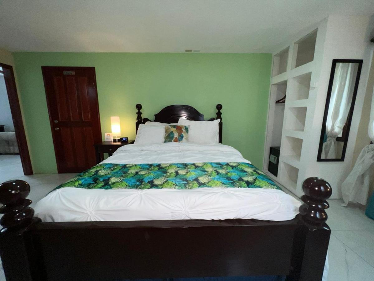 One South Place Hotel Belize City Buitenkant foto